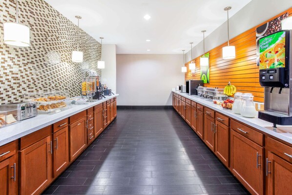 Free daily continental breakfast