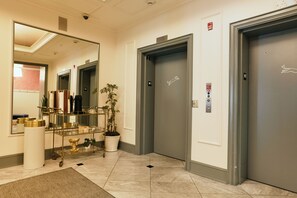 Lift -  The Oliver Hotel, Oxford (Oxford)