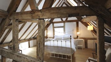 Room (Loft) | Iron/ironing board, free WiFi, bed sheets