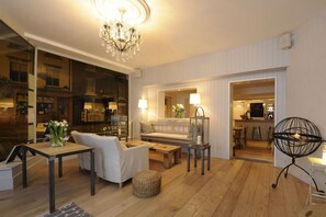 Interior - Lion and Pheasant Hotel (Shrewsbury)