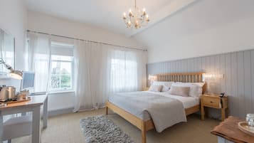 Double Room (Cosy) | Iron/ironing board, free WiFi, bed sheets