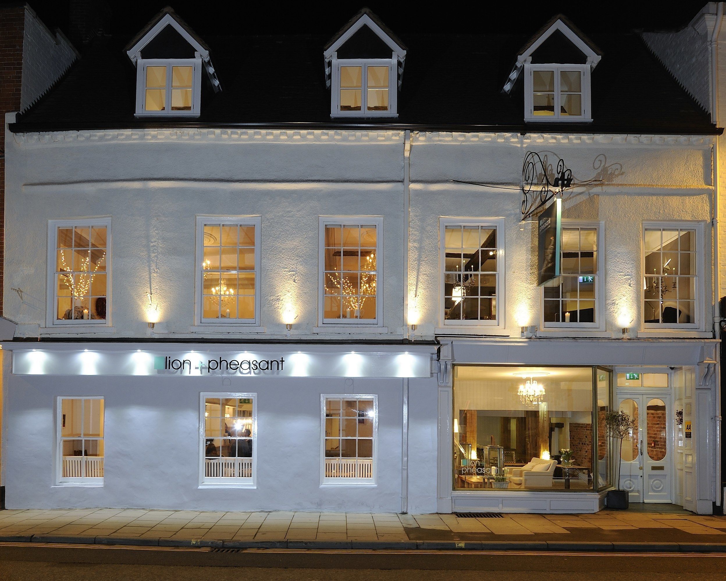 Fasade – kveld/natt