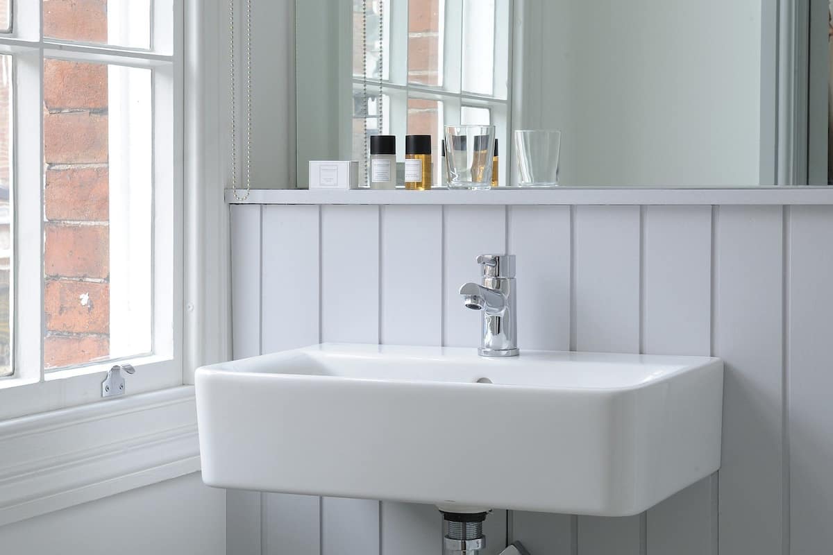 superior double room | bathroom | free toiletries, hair dryer, towels