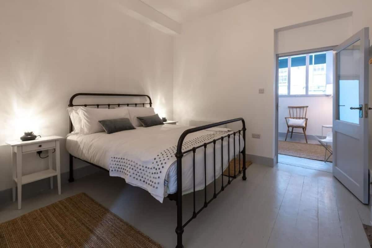 Klassieke studio, 1 kingsize bed, koelkast | Dineren op de kamer