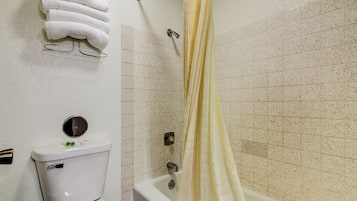 Regadera, amenidades de baño gratuitas, toallas