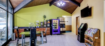 Bloomer Inn & Suites