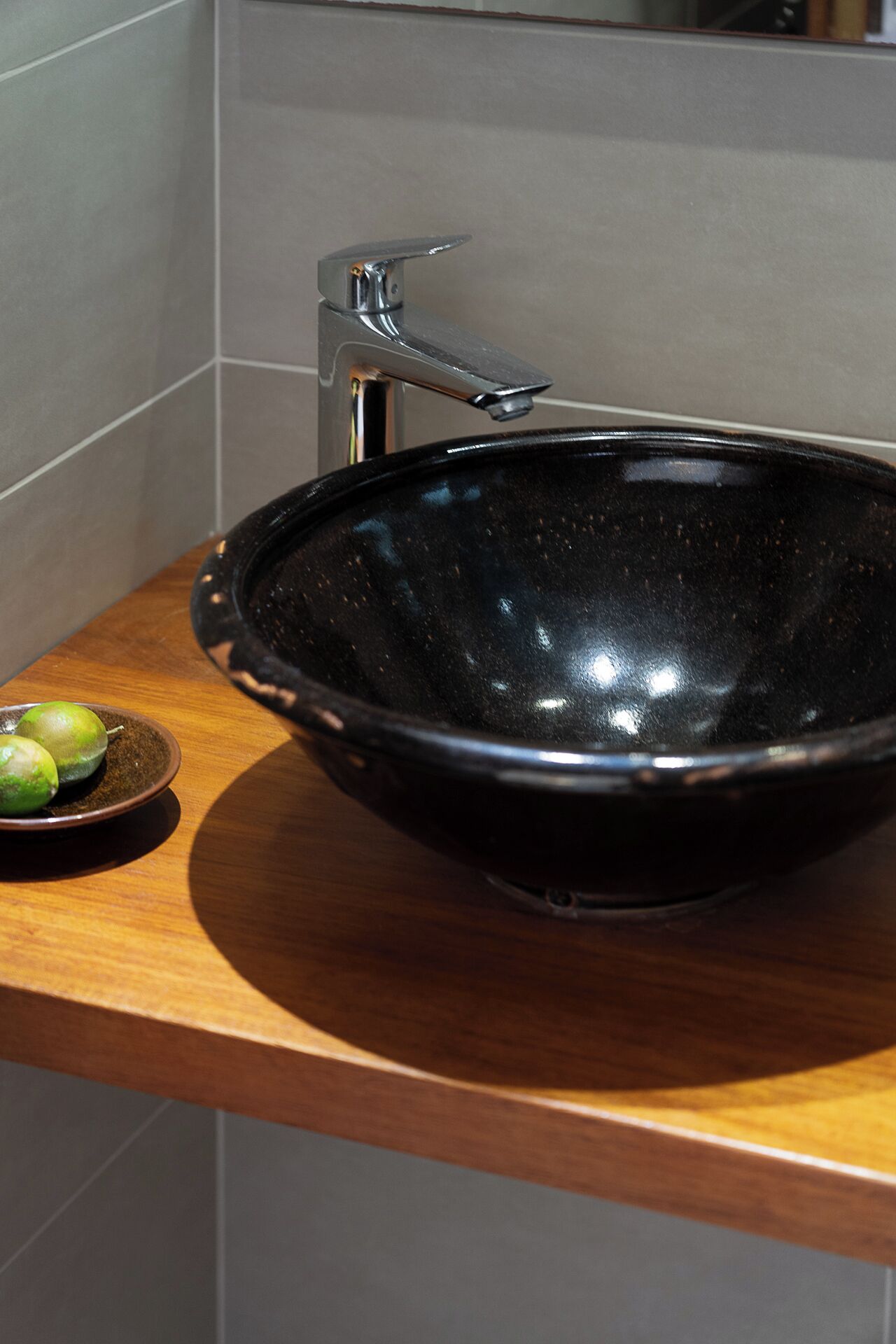 superior studio, partial sea view | bathroom | shower, free toiletries, hair dryer, towels