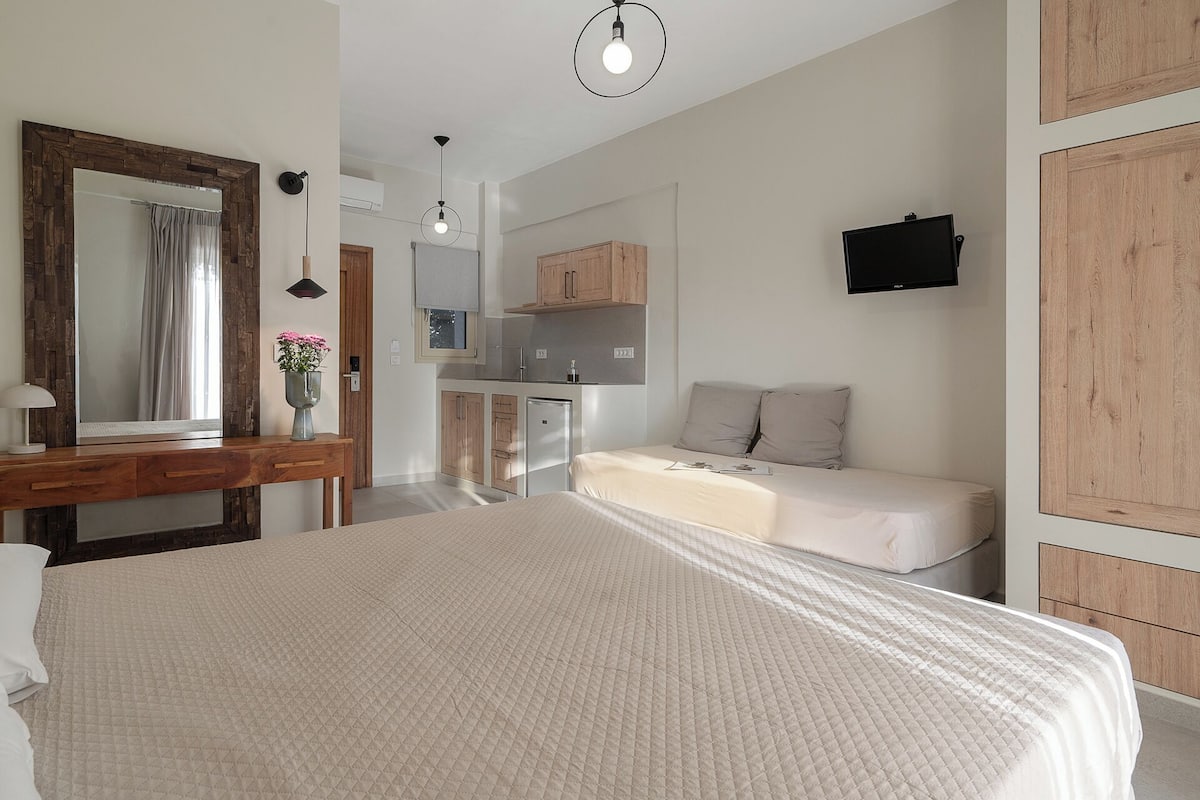 Standard Studio, Partial Sea View | In-room safe, soundproofing, iron/ironing board, free cribs/infant beds
