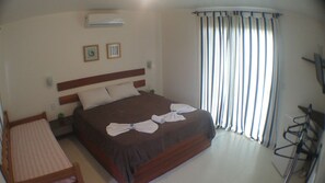 Minibar y ropa de cama