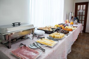 Desayuno bufé gratuito y diario