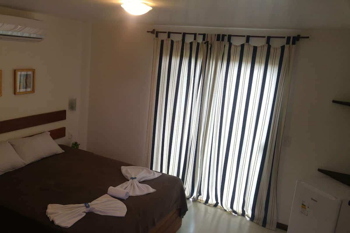 Minibar, bed sheets