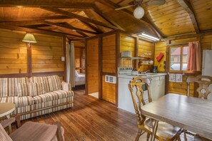 Cabin, 2 Bedrooms (5) | Living area