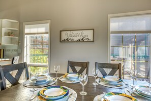 Family Townhome | In-room dining