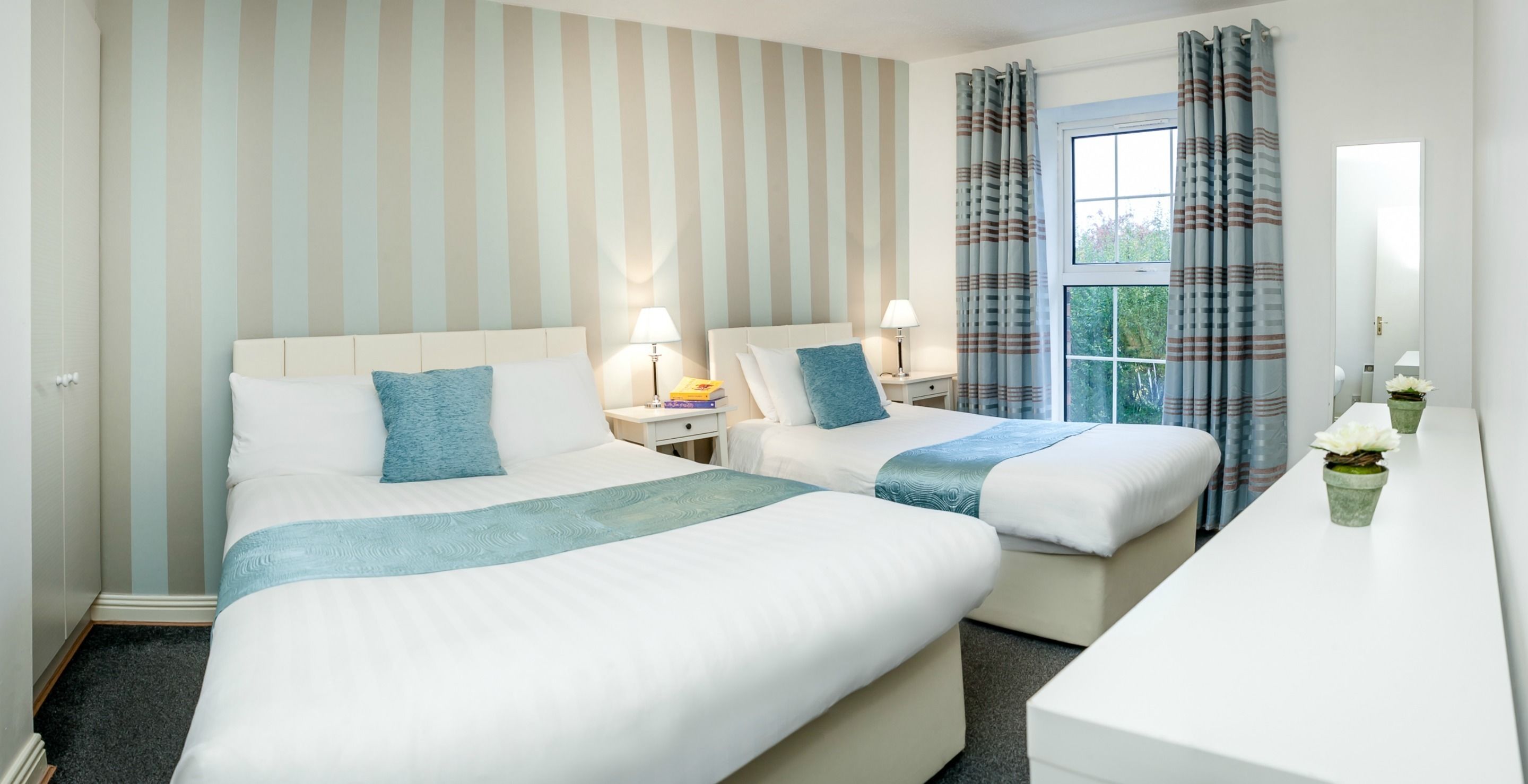 Safe på rommet, strykejern/-brett og wi-fi (inkludert)