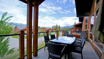 Luxury Townhome, 2 Bedrooms, Mountain View (Pet friendly) | Balcony