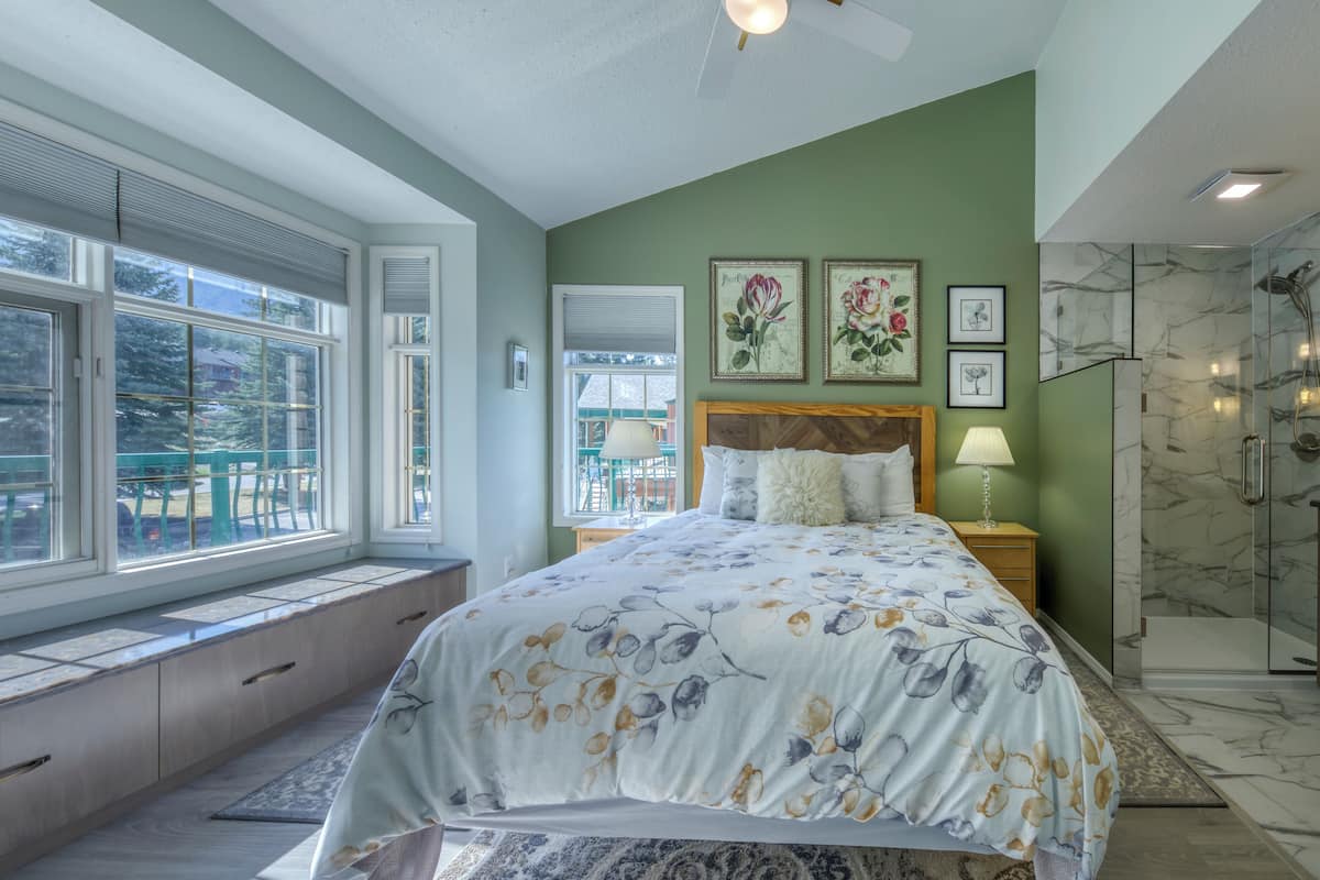 Condo | Egyptian cotton sheets, premium bedding, soundproofing