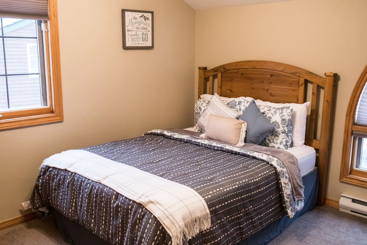 Condo, 3 Bedrooms (401 Phase 1) | Egyptian cotton sheets, premium bedding, soundproofing