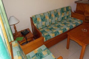 24–tuumainen taulutelevisio, jossa satelliittikanavat