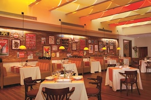 4 restaurants; breakfast, lunch and dinner served 