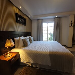 Suite Cheverny com Lareira | Minibar, individually decorated, blackout drapes, soundproofing - Pousada Cheverny (Campos do Jordão)