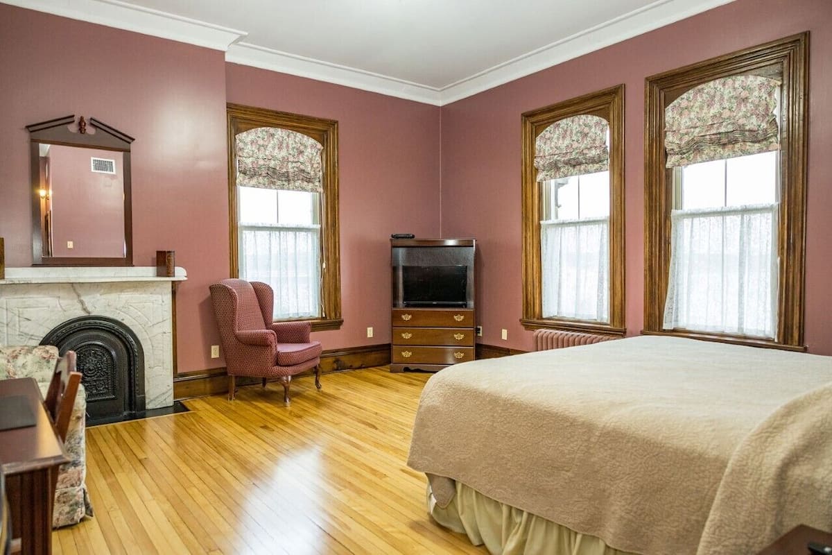 Habitación, 1 cama King size | Ropa de cama hipoalergénica, escritorio y insonorización