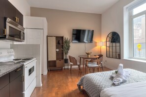 Estúdio | Roupas de cama premium, escrivaninha, quartos à prova de som