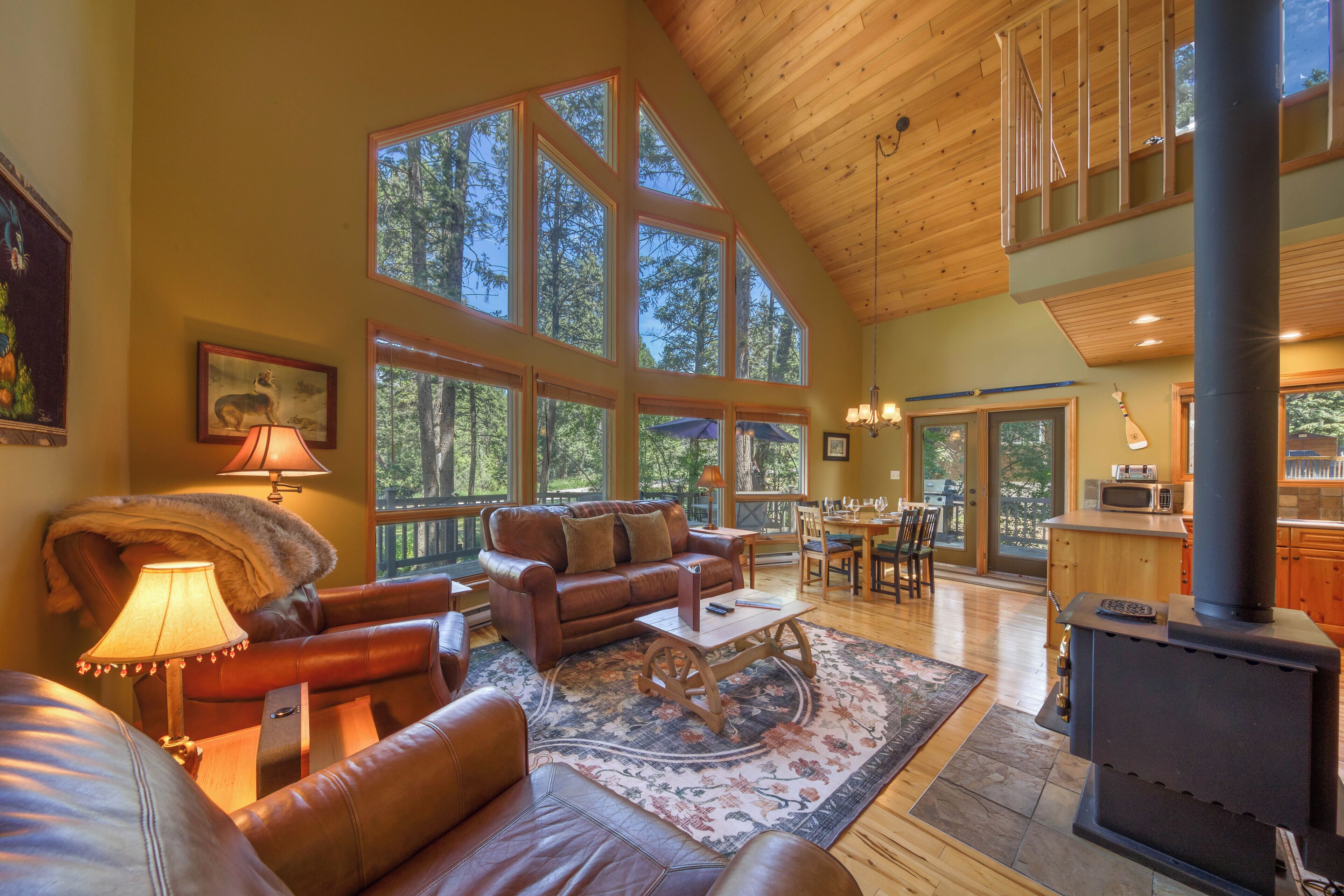 Classic Cabin | Living area