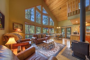 Classic Cabin | Living area