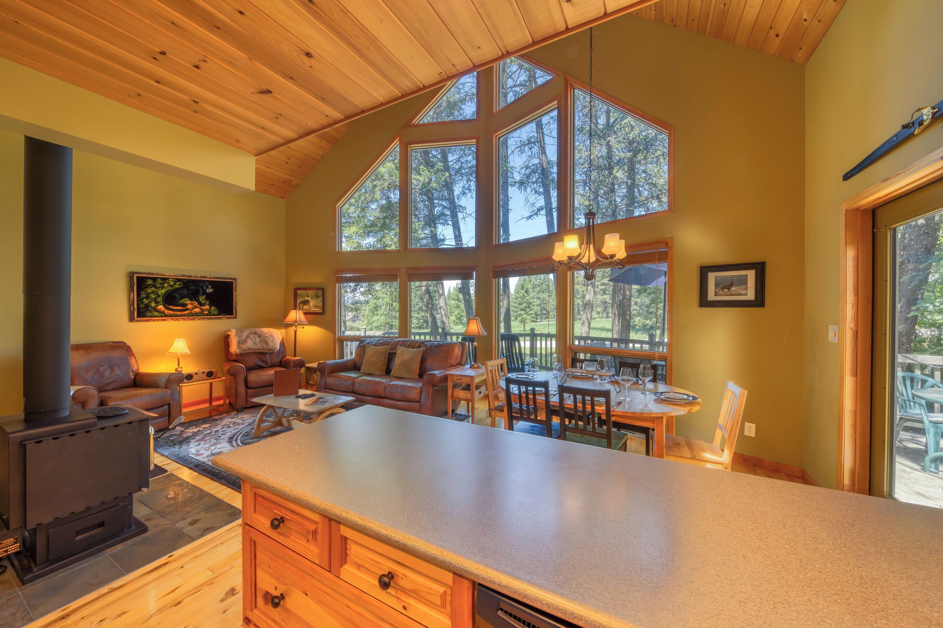Classic Cabin | Private kitchen | Fridge, coffee/tea maker, cookware/dishes/utensils