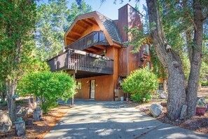 Deluxe Cabin | Free WiFi, bed sheets - Fairmont Creek Property Rentals Vacation Homes (Fairmont Hot Springs)