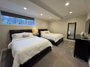 Quarto superior, 2 camas Queen | Roupas de cama premium, Wi-Fi de cortesia, roupa de cama