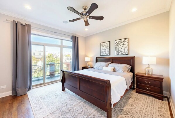 Luxury Condo | Premium bedding, free WiFi - The Sono Chicago (Chicago)