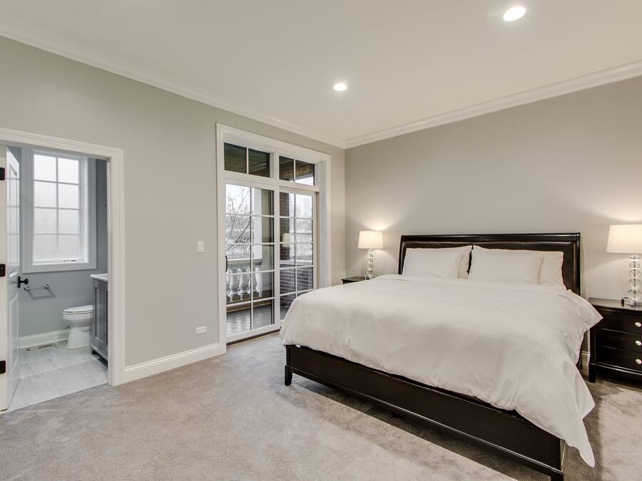 Lyxrum - 1 kingsize-säng - balkong | Sängtillbehör av högsta kvalitet och gratis wi-fi