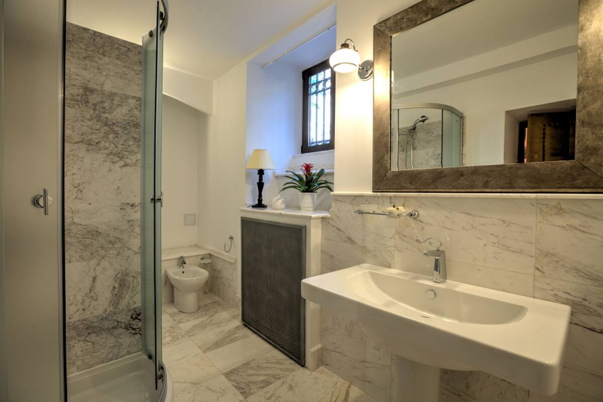 superior double room, 1 queen bed | bathroom | free toiletries, hair dryer, dressing gowns, slippers