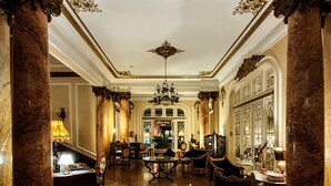 Property entrance - Grand Boutique Hotel (Bucharest)