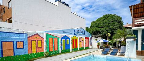 Outdoor pool, pool umbrellas, sun loungers