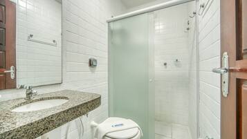 Standard Double Room | Bathroom | Shower, free toiletries, towels