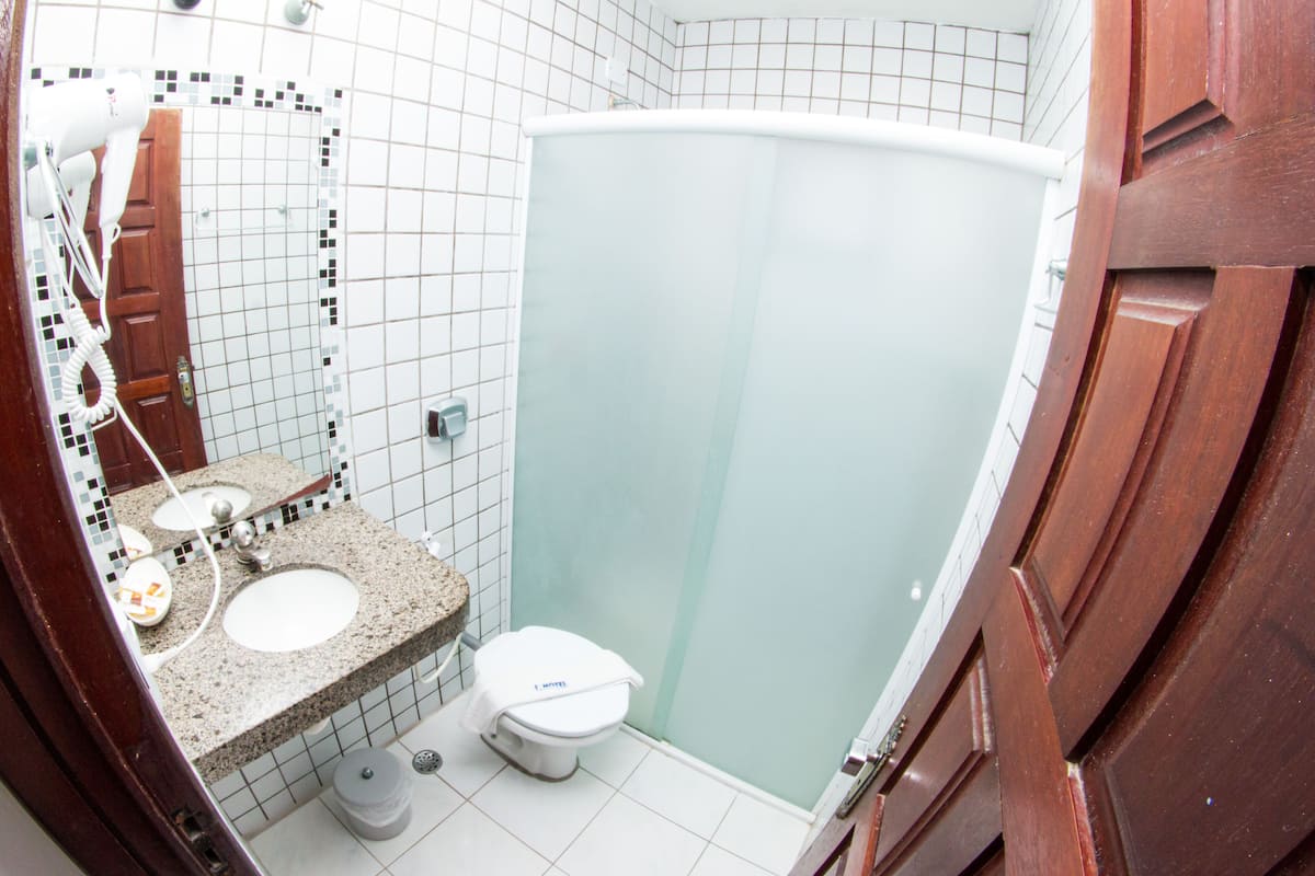 standard triple room | bathroom | shower, free toiletries, towels