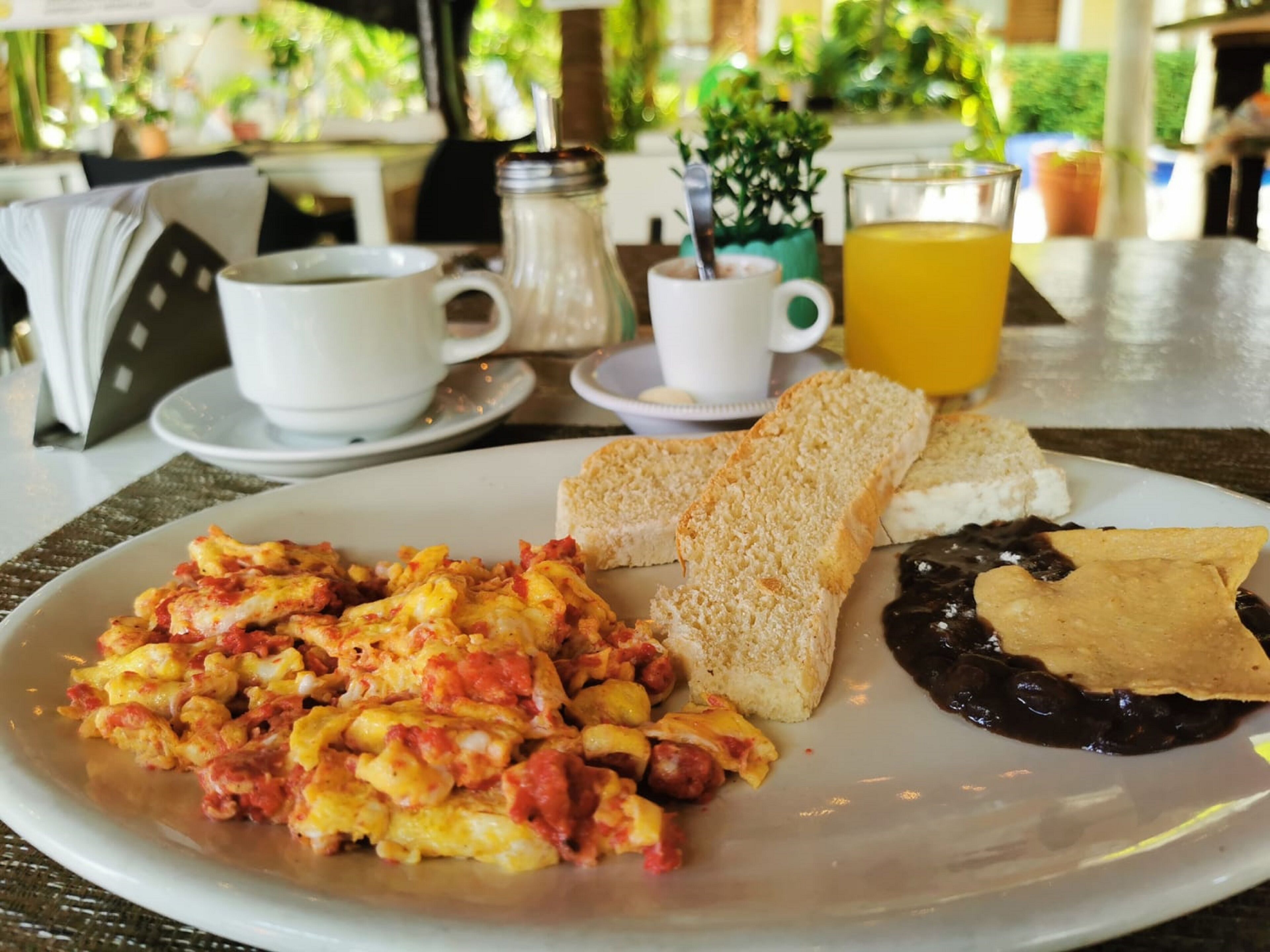 daily cooked-to-order breakfast (mxn 150 per person)