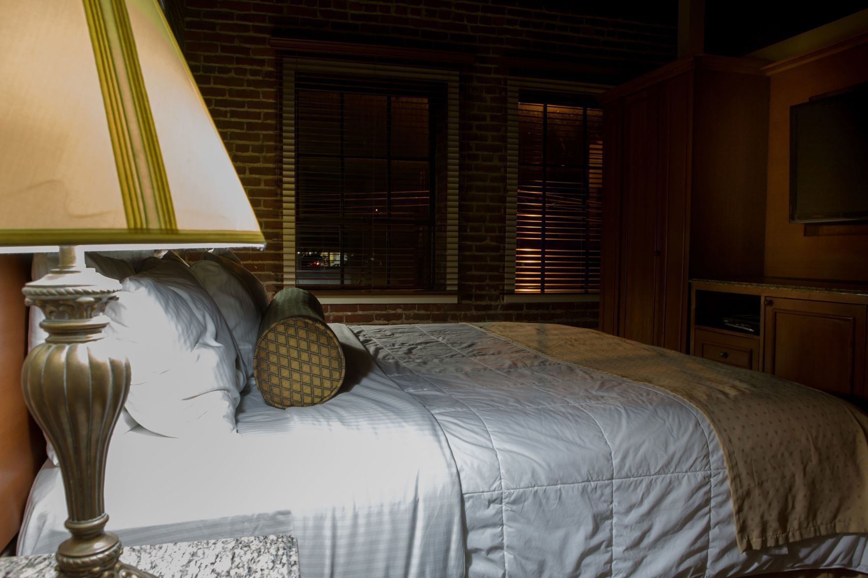 Egyptian cotton sheets, premium bedding, in-room safe, desk