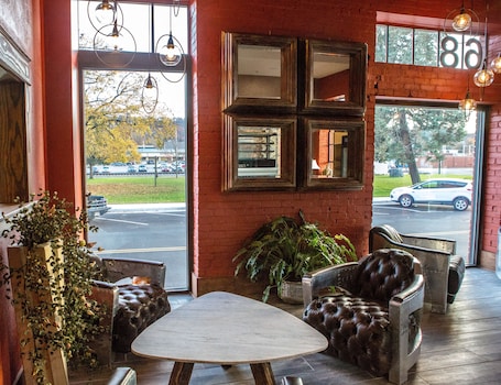 Lounge. Jackson Park Inn, an Ascend Collection Hotel