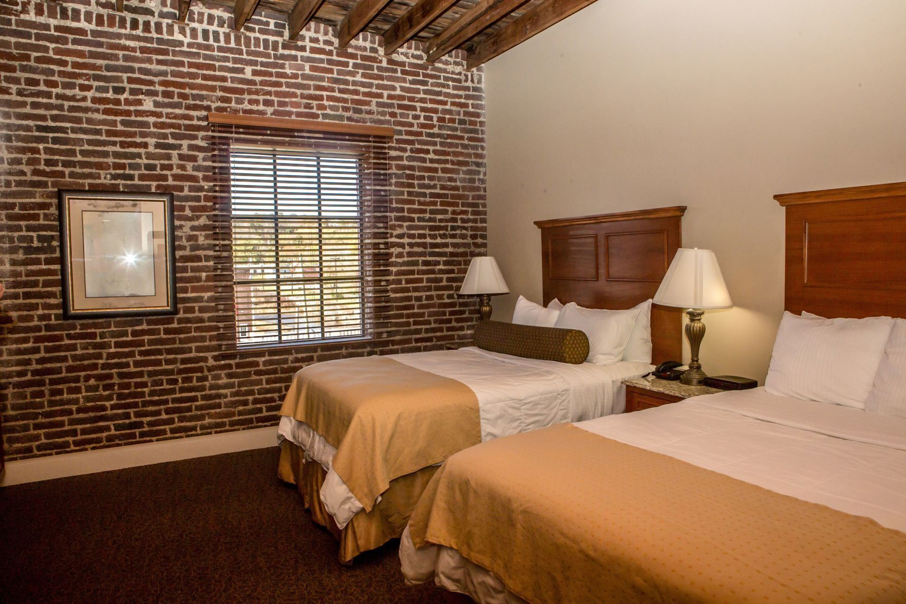 Egyptian cotton sheets, premium bedding, in-room safe, desk