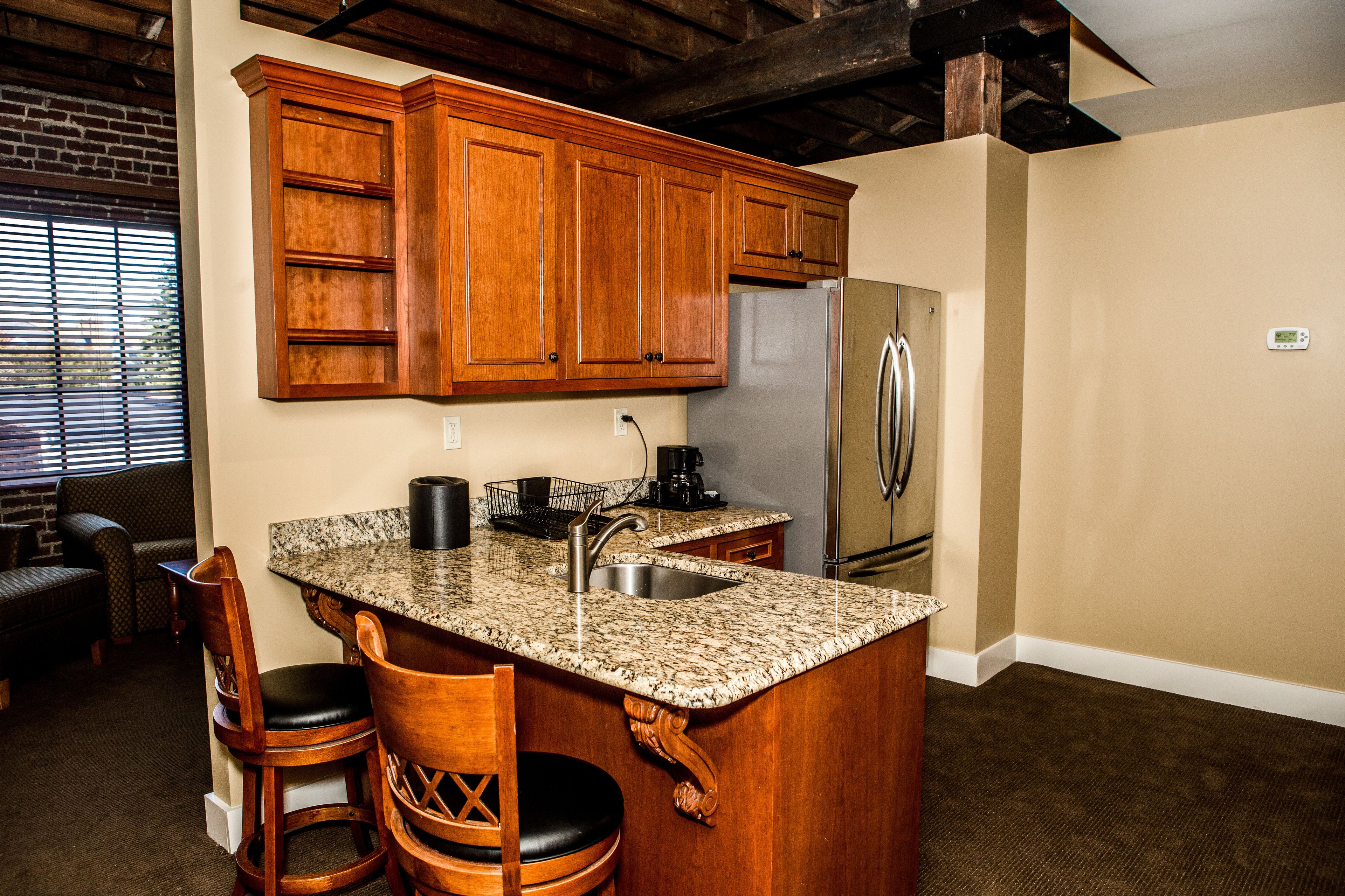 egyptian cotton sheets, premium bedding, in-room safe, desk