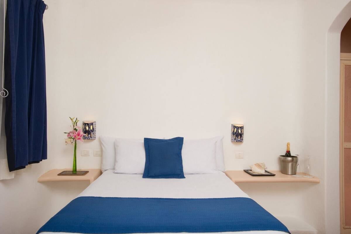 Standard Double Room, 1 Queen Bed | In-room safe, desk, iron/ironing board, free cribs/infant beds