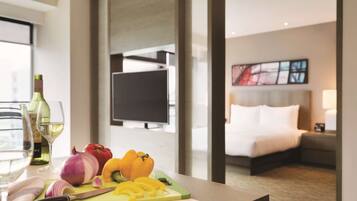 1 bedroom, pillow-top beds, in-room safe, desk