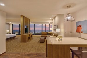 Studio Suite, 1 King Bed with Sofa bed, Kitchenette | 1 bedroom, pillowtop beds, in-room safe, desk - Hyatt House Shenzhen Airport (Shenzhen)