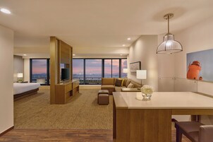 Studio Suite, 1 King Bed with Sofa bed, Kitchenette