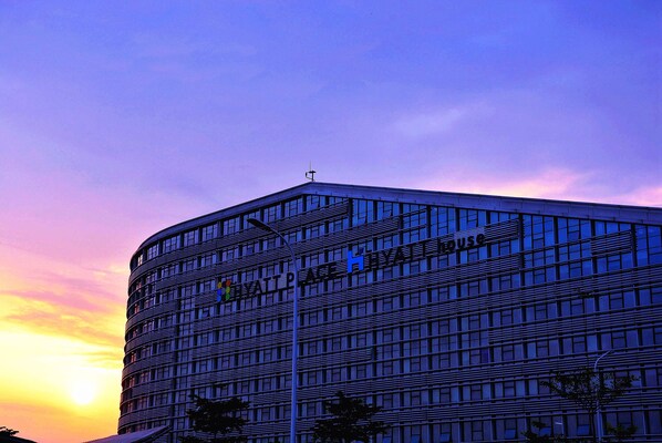 Fassade der Unterkunft – Abend/Nacht