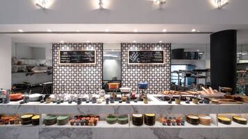 Daily buffet breakfast (INR 700 per person)