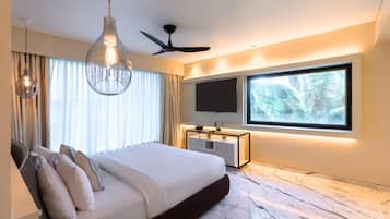 Premium bedding, in-room safe, desk, laptop workspace